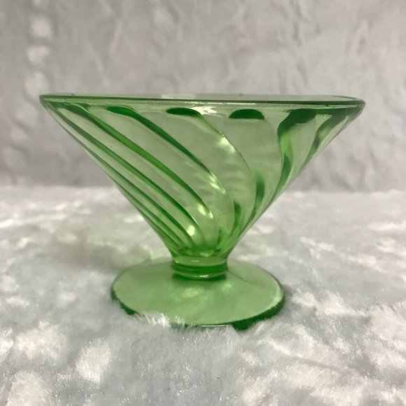 Vaseline Uranium Federal Glass Swirl Dessert Cup #51 - Picture 6 of 7